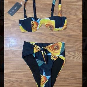 Black mid rise bikini with yellow rose print 🏵